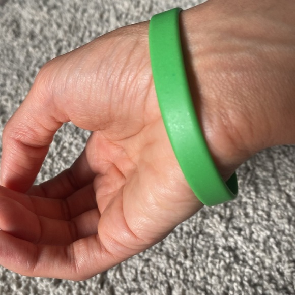 Green “Spoiled” silicone band - Picture 5 of 17